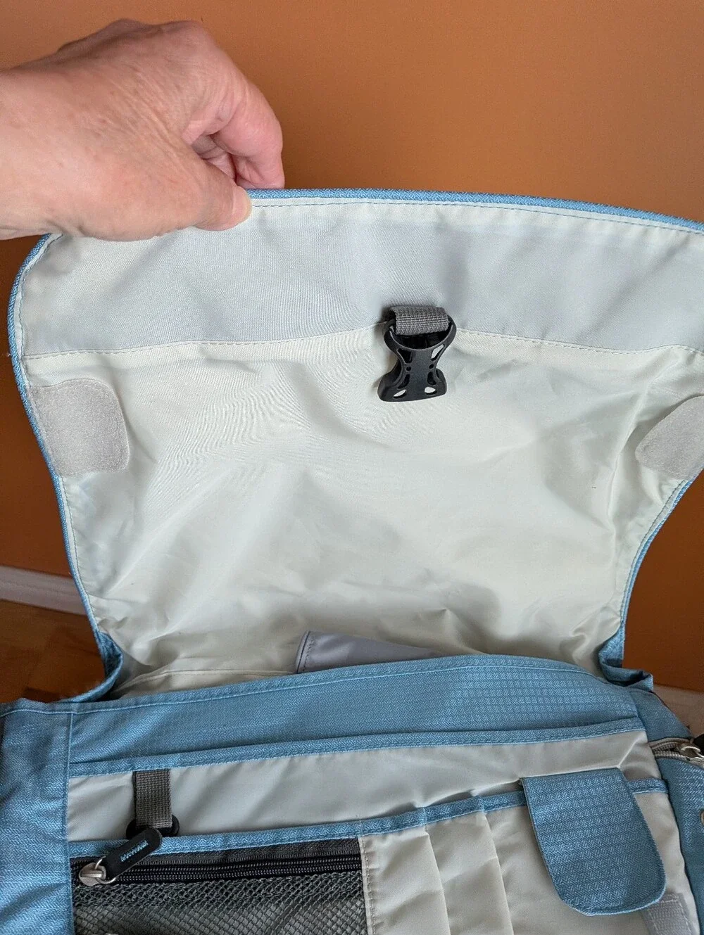 NEW High Sierra Light Blue and Gray Messenger Crossbody Bag